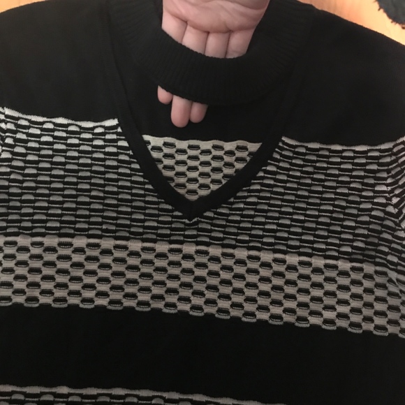 Fitted B&W Pattern Dress with Stylish Neckpiece - Picture 2 of 4